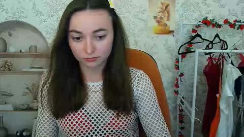 Snapshot of kiss_shy chatting on November 13, 6:18 pm Valeria online show from November 13, 6:18 pm