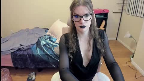 kissykryssie online show from February 19, 4:41 am