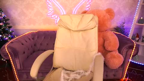 Snapshot of kitnis1love chatting on December 15, 11:09 pm kitness online show from December 15, 11:09 pm