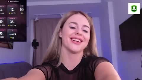 Snapshot of kitten_mr chatting on November 13, 6:40 pm kitten online show from November 13, 6:40 pm