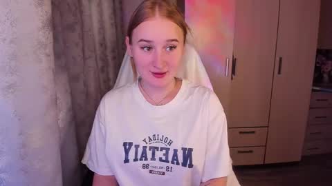 Snapshot of kitten_sun chatting on February 23, 1:53 pm kitten_sun online show from February 23, 1:53 pm