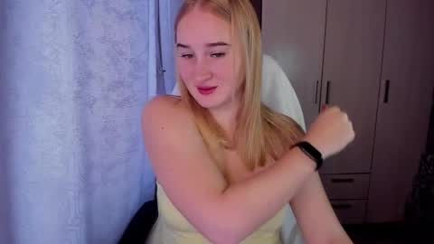 Snapshot of kitten_sun chatting on October 12, 2:54 am kitten_sun online show from October 12, 2:54 am