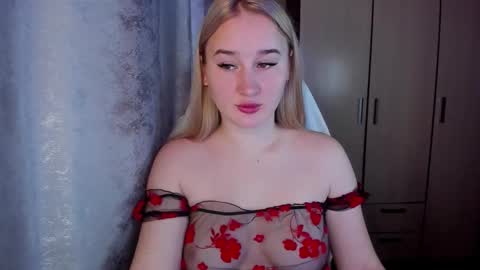 Snapshot of kitten_sun chatting on October 30, 3:08 am kitten_sun online show from October 30, 3:08 am