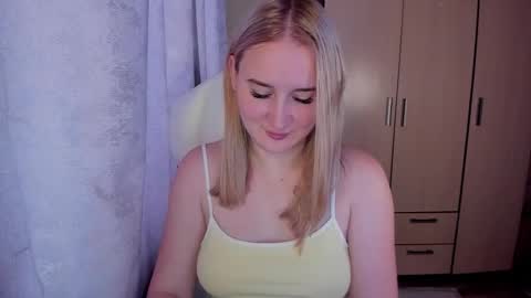 Snapshot of kitten_sun chatting on November 8, 3:07 am kitten_sun online show from November 8, 3:07 am