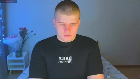 Snapshot of kittenmur chatting on November 10, 7:24 pm Vlad online show from November 10, 7:24 pm