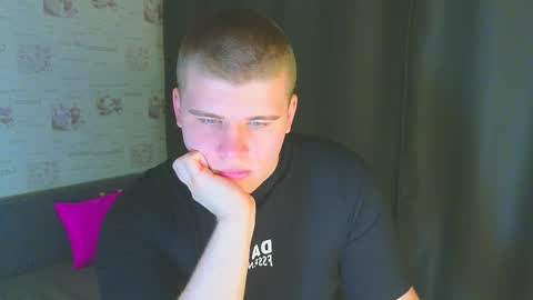 Snapshot of kittenmur chatting on November 14, 8:51 pm Vlad online show from November 14, 8:51 pm