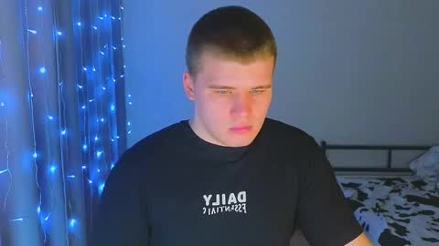 Snapshot of kittenmur chatting on November 28, 9:50 pm Vlad online show from November 28, 9:50 pm