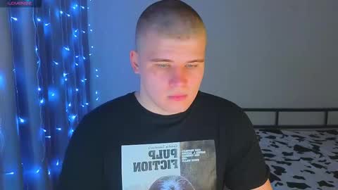 Snapshot of kittenmur chatting on December 1, 9:36 am Vlad online show from December 1, 9:36 am