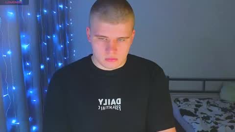 Snapshot of kittenmur chatting on December 3, 7:56 pm Vlad online show from December 3, 7:56 pm