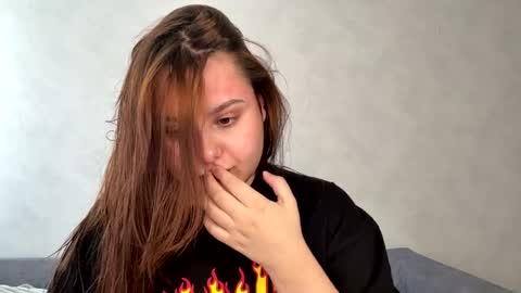 Ellaiza online show from April 23, 10:47 am