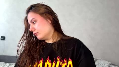 Ellaiza online show from April 25, 5:54 am