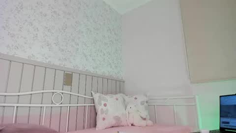 sophie online show from April 16, 9:39 pm