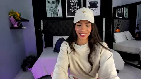 Snapshot of kitty_collins_ chatting on September 24, 10:29 am Kitty online show from September 24, 10:29 am