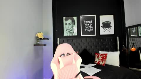 Snapshot of kitty_collins_ chatting on November 20, 11:32 am Kitty online show from November 20, 11:32 am