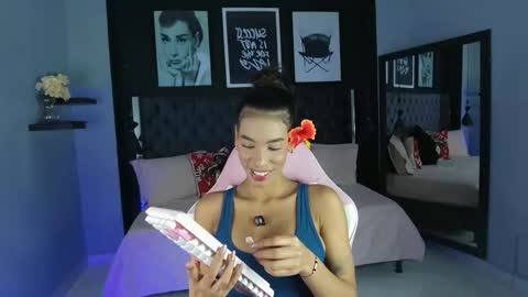 Snapshot of kitty_collins_ chatting on November 23, 11:32 am Kitty online show from November 23, 11:32 am