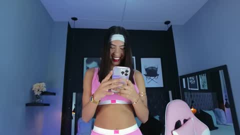 Snapshot of kitty_collins_ chatting on December 3, 12:03 pm Kitty online show from December 3, 12:03 pm