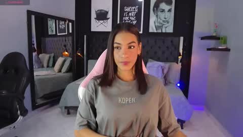 Snapshot of kitty_collins_ chatting on December 14, 11:37 am Kitty online show from December 14, 11:37 am