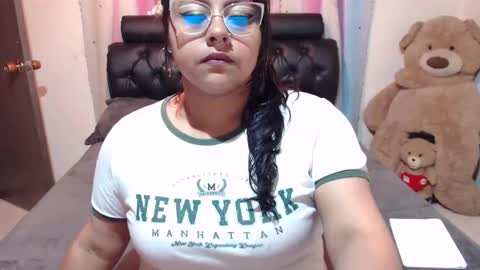 Snapshot of kitty_eyes chatting on February 10, 4:30 am kitty online show from February 10, 4:30 am