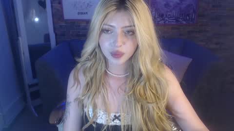 Snapshot of kitty_fox_b chatting on December 21, 6:55 pm kitty_fox_b online show from December 21, 6:55 pm