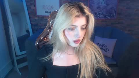 Snapshot of kitty_fox_b chatting on January 8, 1:53 am kitty_fox_b online show from January 8, 1:53 am