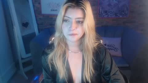 Snapshot of kitty_fox_b chatting on January 8, 3:39 pm kitty_fox_b online show from January 8, 3:39 pm
