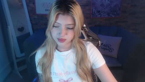Snapshot of kitty_fox_b chatting on January 10, 12:58 pm kitty_fox_b online show from January 10, 12:58 pm