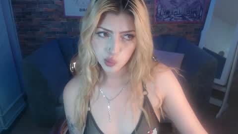 Snapshot of kitty_fox_b chatting on January 21, 3:54 pm kitty_fox_b online show from January 21, 3:54 pm