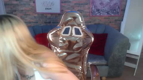 Snapshot of kitty_fox_b chatting on January 27, 6:41 pm kitty_fox_b online show from January 27, 6:41 pm