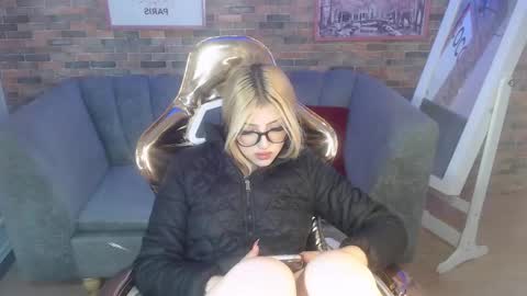 Snapshot of kitty_fox_b chatting on March 7, 3:49 pm kitty_fox_b online show from March 7, 3:49 pm