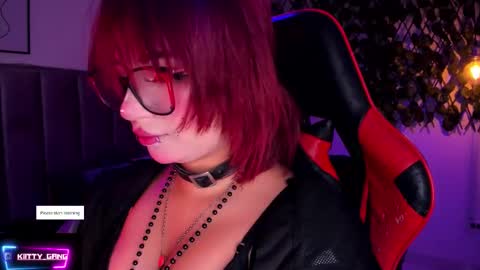 Snapshot of kitty_gang chatting on October 23, 2:22 am Camila online show from October 23, 2:22 am