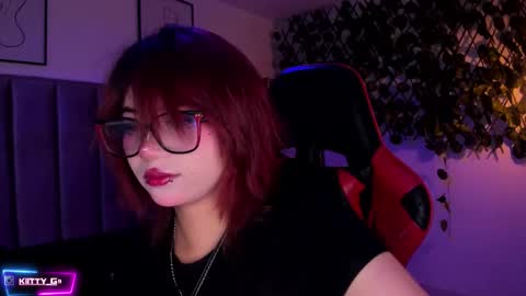 Snapshot of kitty_gang chatting on November 8, 2:23 am Camila online show from November 8, 2:23 am