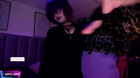 Snapshot of kitty_gang chatting on November 12, 2:23 am Camila online show from November 12, 2:23 am