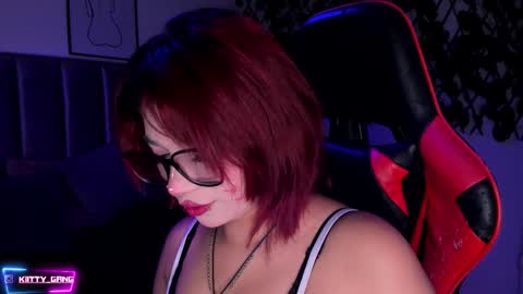 Snapshot of kitty_gang chatting on November 13, 2:21 am Camila online show from November 13, 2:21 am