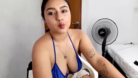 Snapshot of kitty_hottt_ chatting on October 21, 10:43 pm giss online show from October 21, 10:43 pm