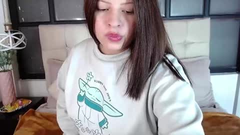 Snapshot of kitty_vibes_ chatting on November 2, 8:22 pm K I T T Y   online show from November 2, 8:22 pm