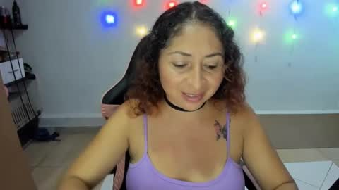 Snapshot of kitty_violet_ chatting on December 13, 1:48 am violet online show from December 13, 1:48 am