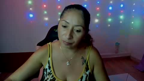 Snapshot of kitty_violet_ chatting on January 11, 6:03 am violet online show from January 11, 6:03 am