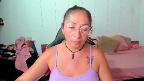 Snapshot of kitty_violet_ chatting on January 28, 8:57 am violet online show from January 28, 8:57 am