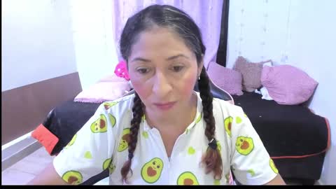 Snapshot of kitty_violet_ chatting on February 24, 4:16 am violet online show from February 24, 4:16 am