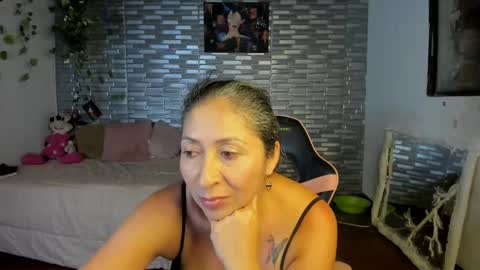 Snapshot of kitty_violet_ chatting on September 16, 5:08 am violet online show from September 16, 5:08 am