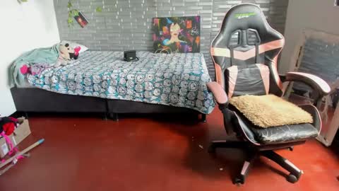 Snapshot of kitty_violet_ chatting on September 27, 5:40 pm violet online show from September 27, 5:40 pm