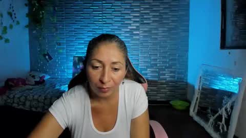 Snapshot of kitty_violet_ chatting on September 28, 5:46 am violet online show from September 28, 5:46 am