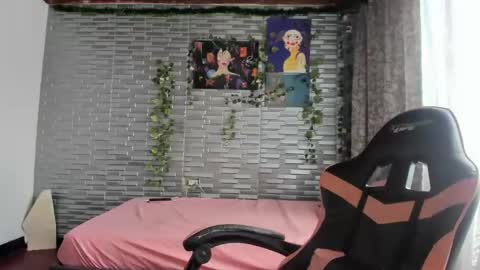 Snapshot of kitty_violet_ chatting on October 26, 5:08 pm violet online show from October 26, 5:08 pm