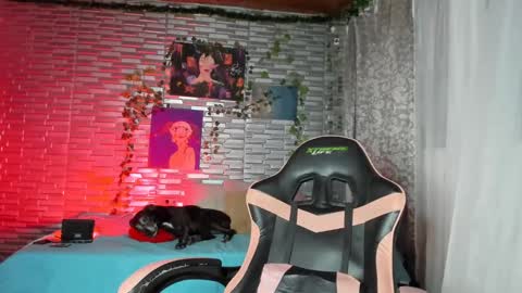 Snapshot of kitty_violet_ chatting on November 9, 6:23 am violet online show from November 9, 6:23 am