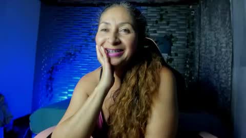 Snapshot of kitty_violet_ chatting on December 1, 3:00 am violet online show from December 1, 3:00 am