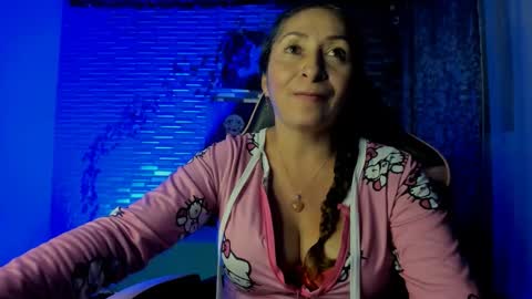 Snapshot of kitty_violet_ chatting on December 2, 4:18 am violet online show from December 2, 4:18 am