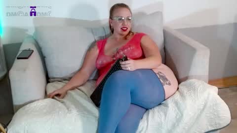 Snapshot of kittyfluf chatting on November 15, 8:44 am KittyFluf online show from November 15, 8:44 am