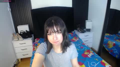 Snapshot of kittyhouse_hs chatting on December 4, 6:00 am kittyhouse_hs online show from December 4, 6:00 am