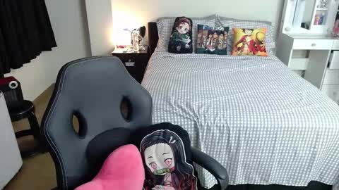 Snapshot of kittykat18x chatting on December 10, 5:39 am Isabel online show from December 10, 5:39 am