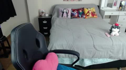Snapshot of kittykat18x chatting on October 12, 9:36 pm Isabel online show from October 12, 9:36 pm